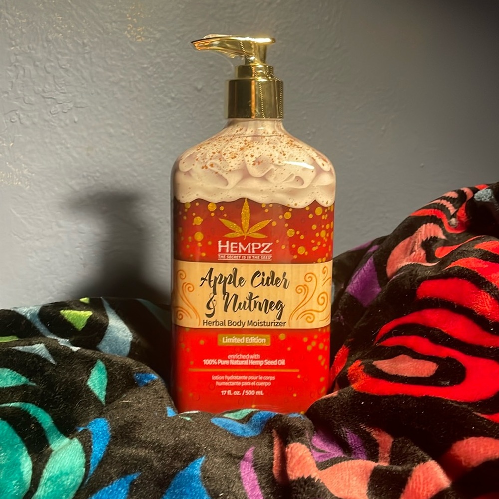 Hempz NEW Limited Edition Body Moisturizer AppleCider & Nutmeg